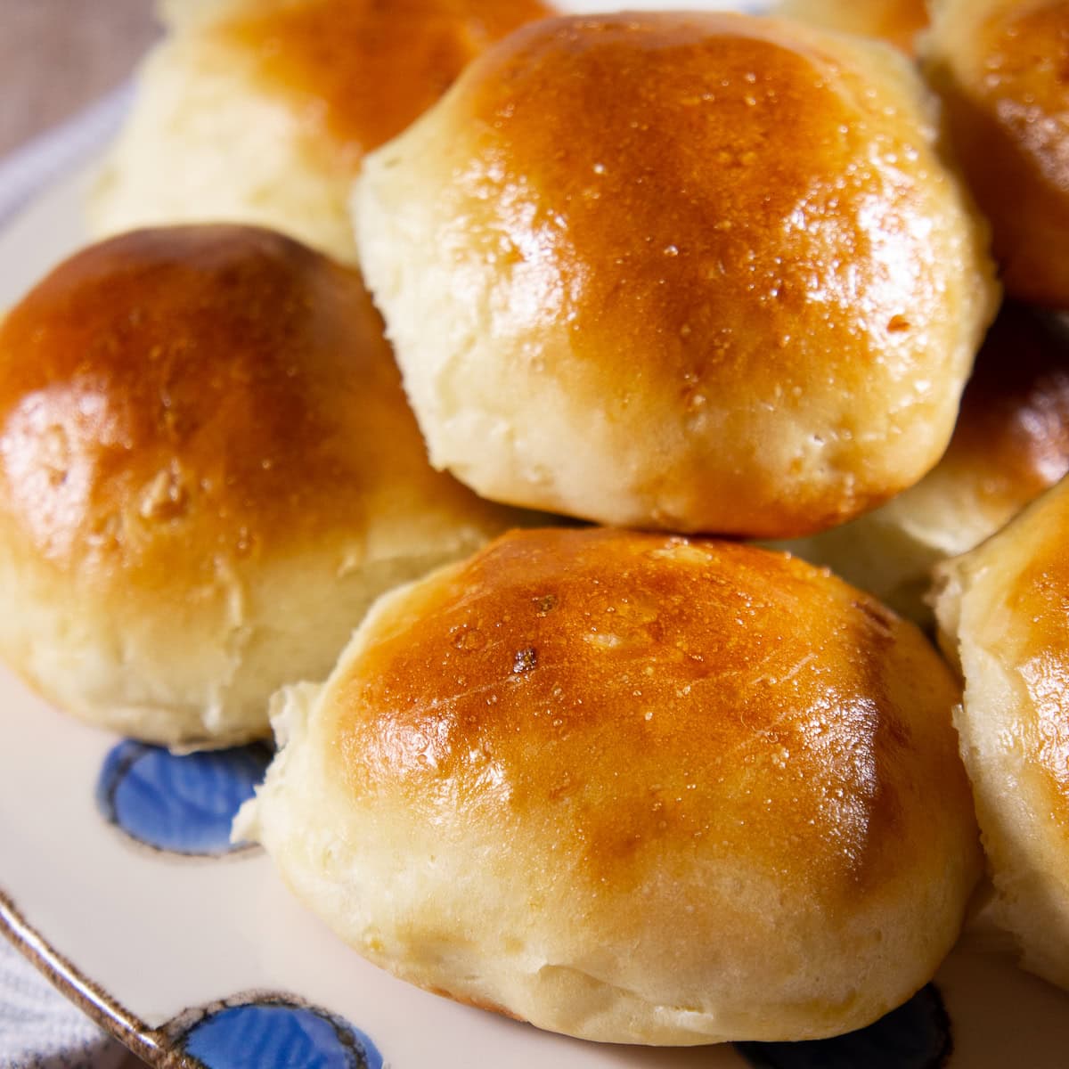 golden brown garlic dinner rolls on a plate.