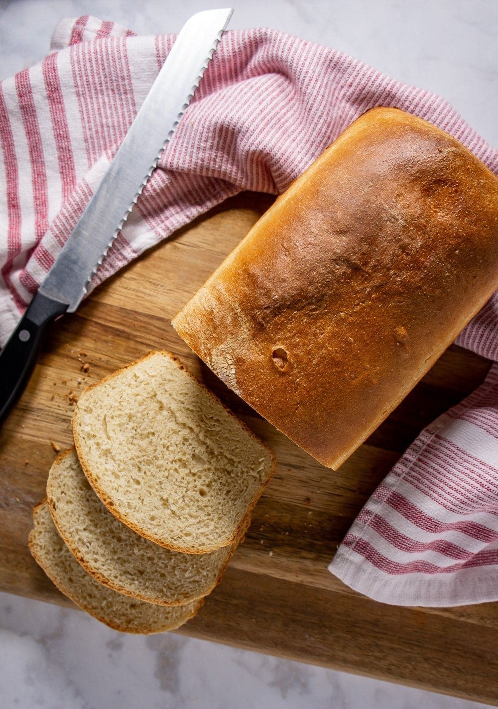 white whole wheat sandwich bread