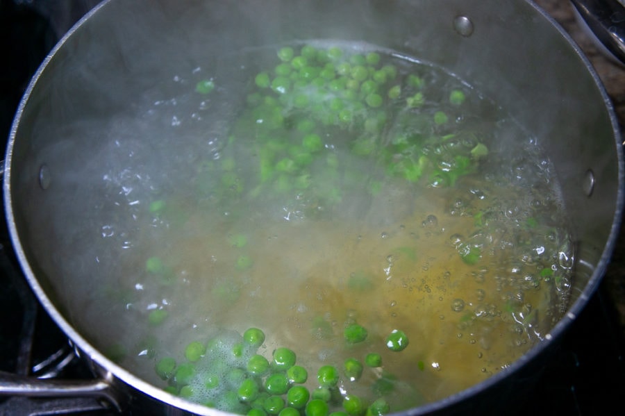 boiling peas with pasta
